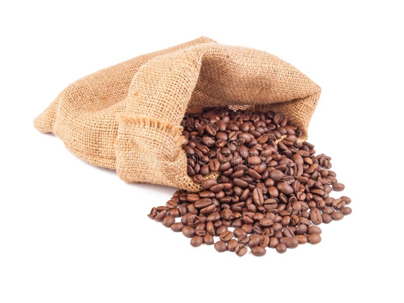 咖啡豆在袋子里，在白色背景上隔离 免版税库存照片