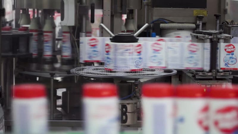 在自动化的生产线的液体洗涤剂 装瓶的机械 夹子 装瓶机 瓶织品