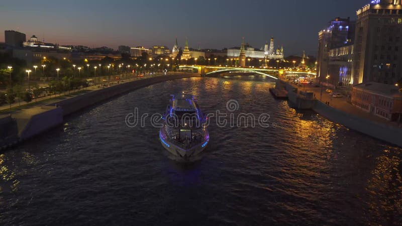 在莫斯科河4K的夜视图