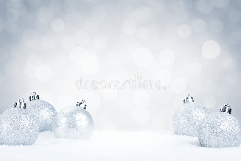 在雪的银色圣诞节中看不中用的物品有银色背景