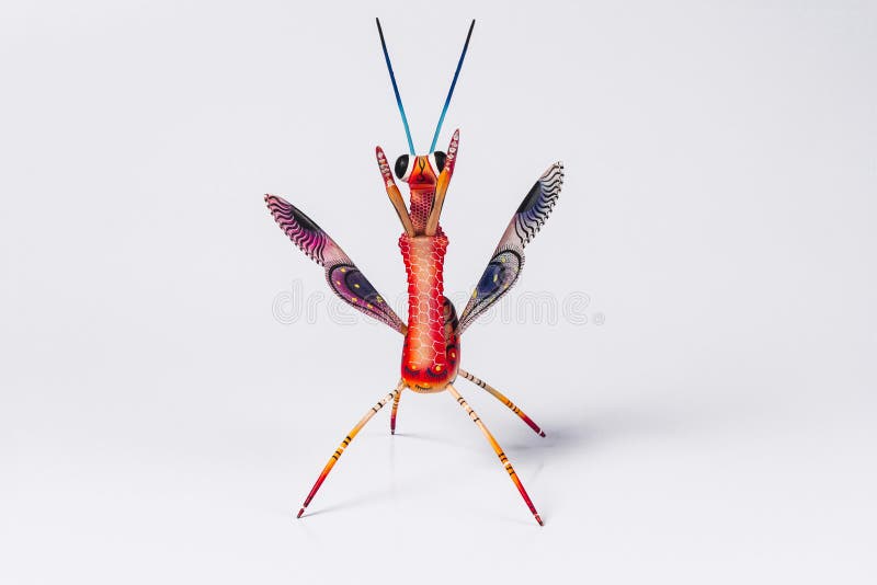 墨西哥红色螳螂alebrije在正面图的白色背景中