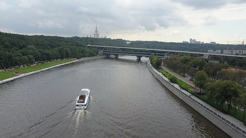 夏天Moskva河的一张鸟瞰图