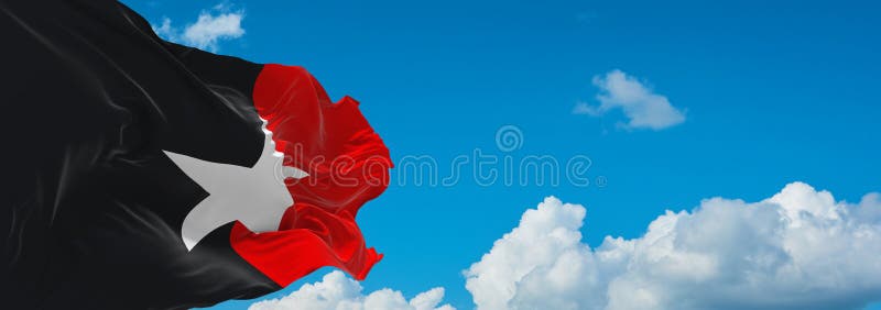 多云天背景中的软质肯尼亚索马里人国旗 皇族释放例证