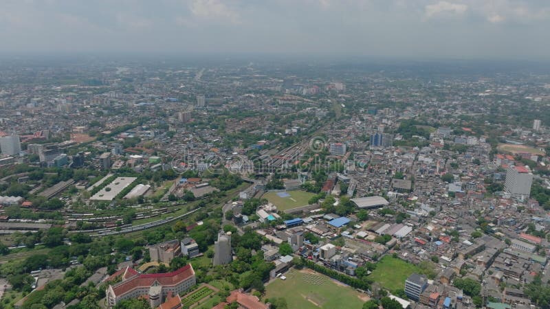 大都市的空中全景影像. 平地上有各种建筑物的大城市. 斯里兰卡