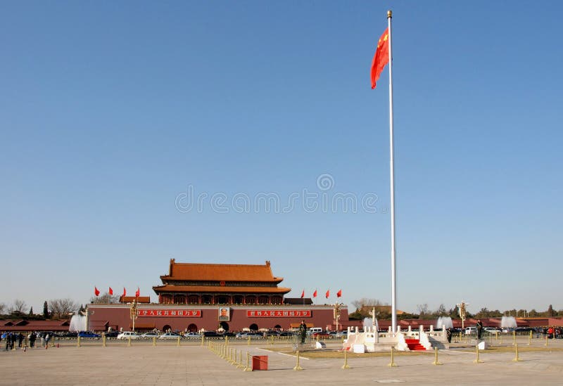 天安门与中国国旗库存图片. 图片包括有宫殿, 吸引力, 字符, 地标 天安门与中国国旗库存图片. 图片包括有宫殿, 吸引力, 字符, 地标