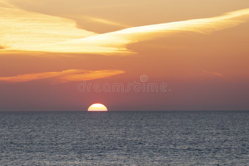 太阳正在进入大西洋 免版税库存图片 太阳正在进入大西洋 免版税库存图片