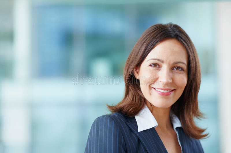 女商务律师与职务肖像职业与法律宪法自豪. 女性雇员 库存照片