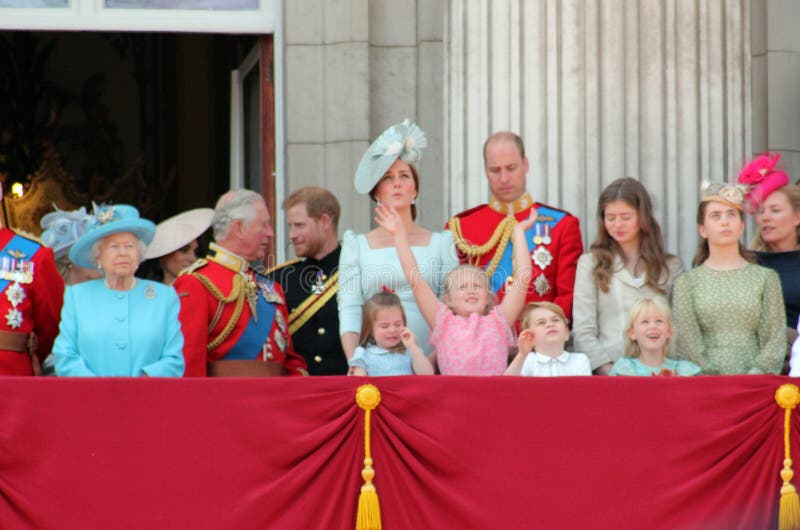 伊丽莎白女王，伦敦，英国，2018年6月9日- 梅根·马克尔，哈里王子，乔治·威廉王子，查尔斯，凯特·米德尔顿和公主 免版税库存照片