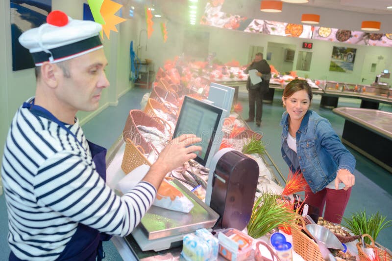 她指着鱼 库存照片