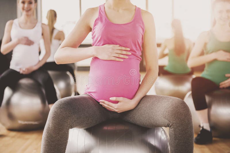 孕妇 健身 免版税图库摄影
