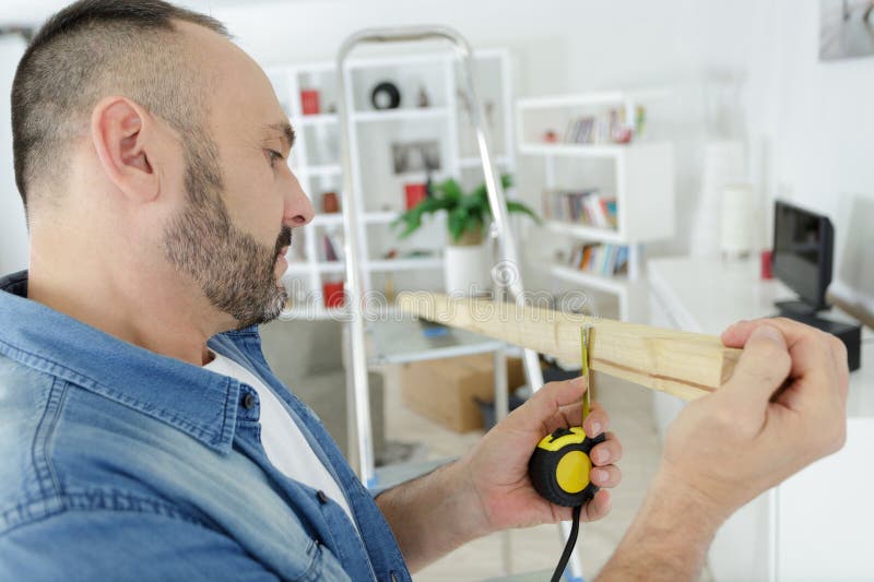 家具组装的测人木件 库存图片