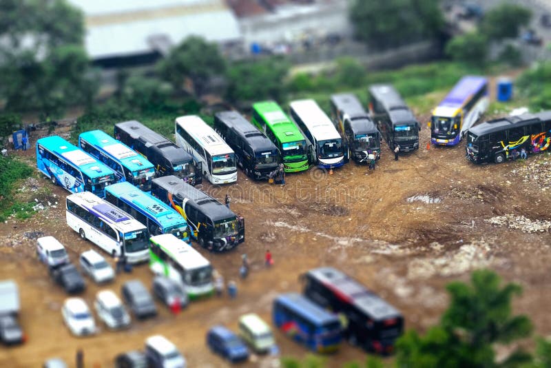 小组公共汽车停车处 免版税库存图片