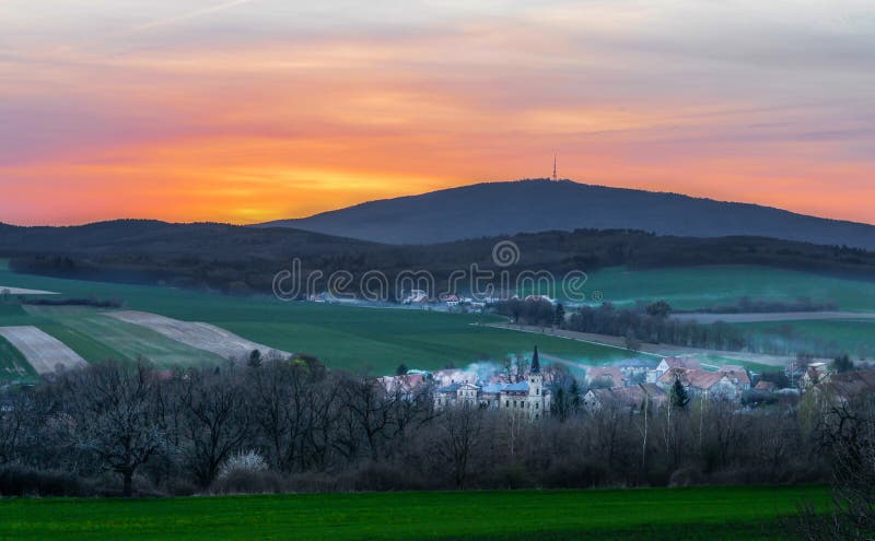 小镇傍晚景色 库存照片