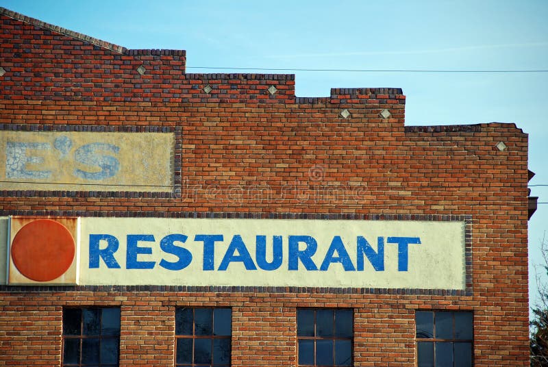 小镇餐厅主街 免版税库存照片