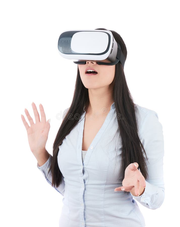 少妇使用在白色背景的VR耳机 免版税库存照片