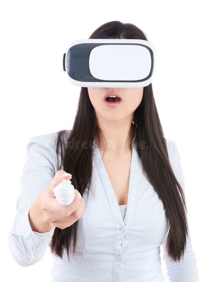 少妇使用在白色背景的VR耳机 免版税库存图片