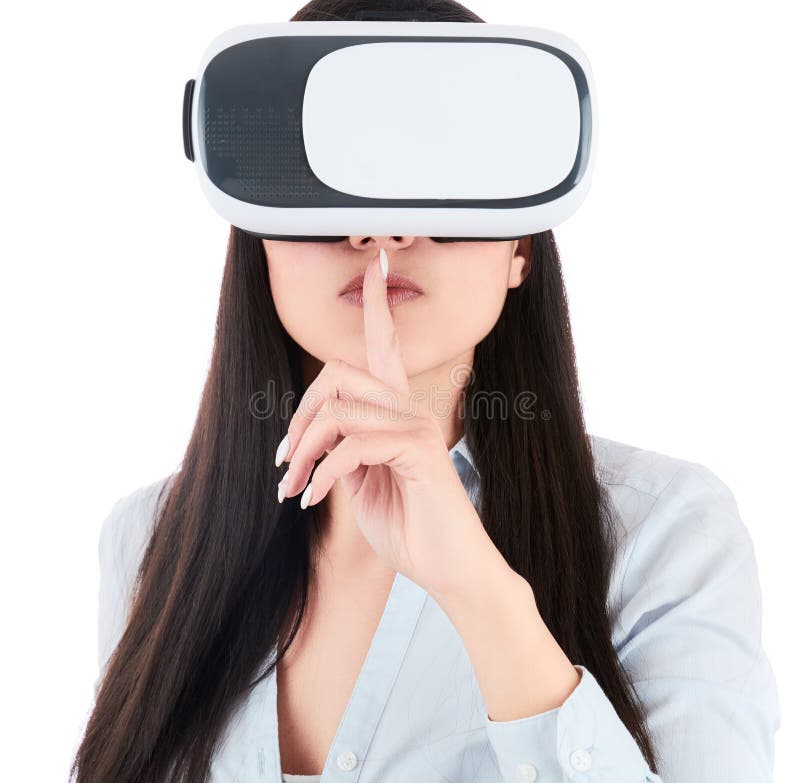 少妇使用在白色背景的VR耳机 免版税图库摄影