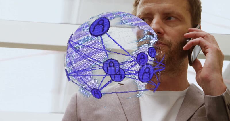 展示数字地球技术网络覆盖的成人男性在办公室手持智能手机 股票录像
