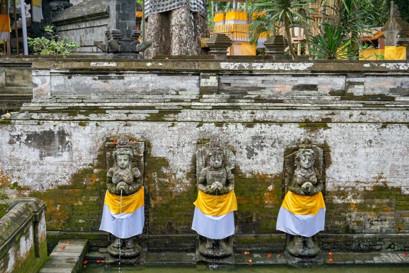 巴厘语寺庙果阿Gajah,大象洞的古老水池在巴厘岛,联合国科教文组织在印度尼西亚 免版税库存照片 巴厘语寺庙果阿Gajah,大象洞的古老水池在巴厘岛,联合国科教文组织在印度尼西亚 免版税库存照片
