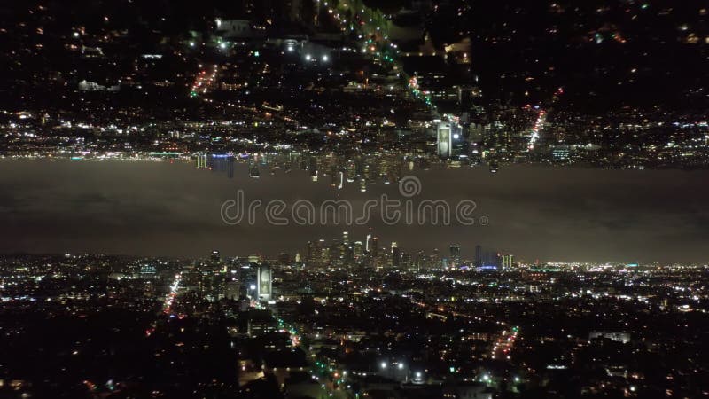 市中心摩天大楼林立的夜城空景. 大都市的超快镜头. 洛杉矶美国. 抽象