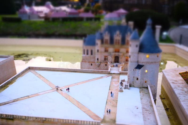 布鲁塞尔的迷你欧洲，首都和小型建筑的倾斜式全景 库存照片