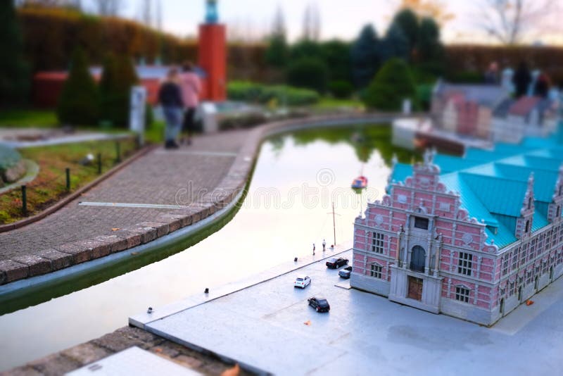 比利时布鲁塞尔的迷你欧洲，首都和微型建筑的倾斜位移全景图 图库摄影