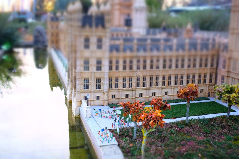 布鲁塞尔的迷你欧洲，首都和小型建筑的倾斜式全景 库存照片