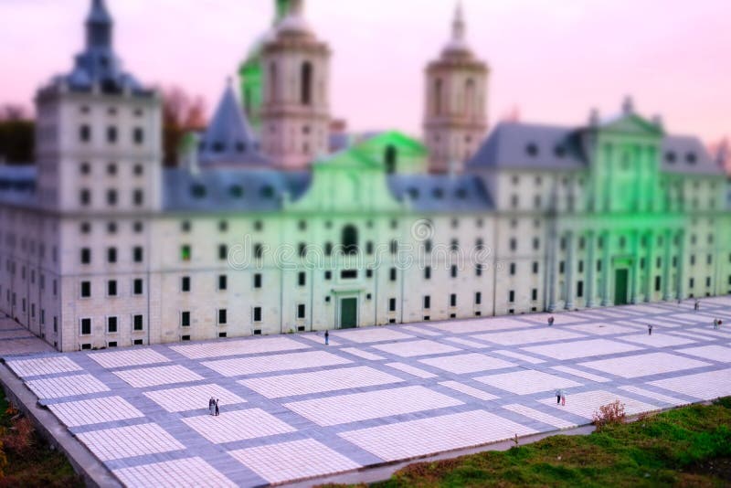 布鲁塞尔的迷你欧洲，首都和小型建筑的倾斜式全景 库存照片