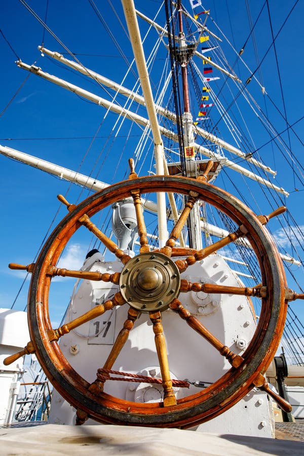 帆船的木舵. 库存照片. 图片包括有指点, 减速火箭, 滑车, 指令, 风帆