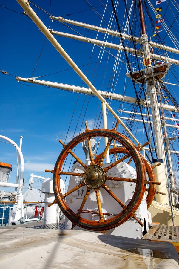 帆船的木舵. 库存照片. 图片包括有指点, 减速火箭, 滑车, 指令, 风帆