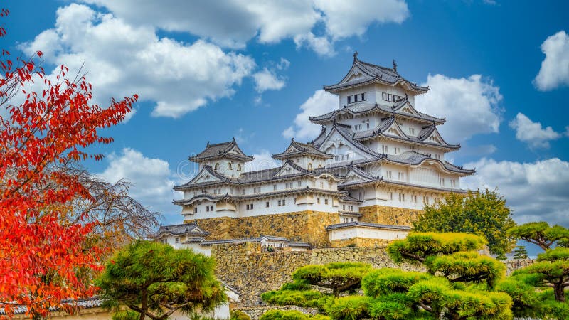 希梅希城堡白鹭城堡秋日本联合国教科文组织世界遗产明目城日本优雅而坚不可摧 库存照片