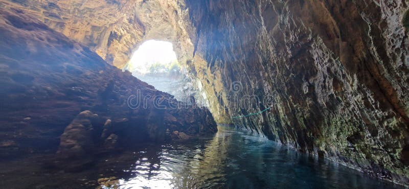 希腊凯法利尼亚岛上的梅利萨尼湖洞穴 库存照片