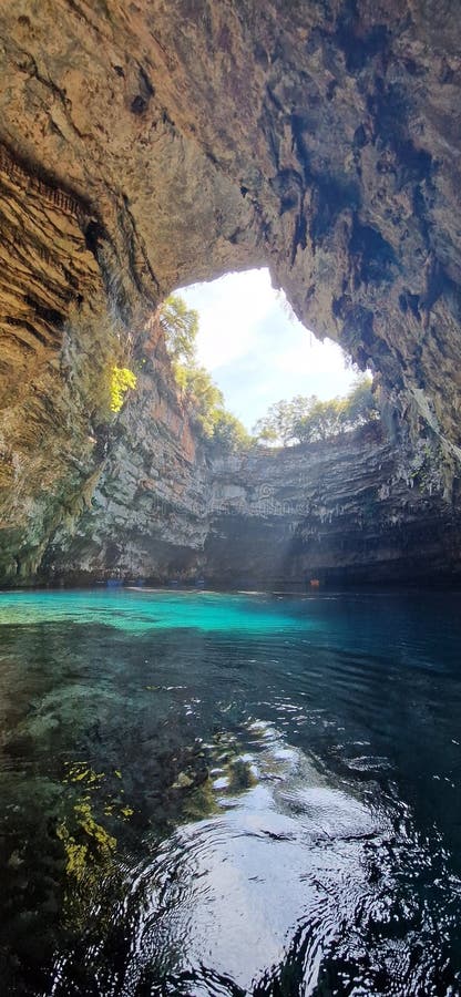 希腊凯法利尼亚岛上的梅利萨尼湖洞穴 库存图片