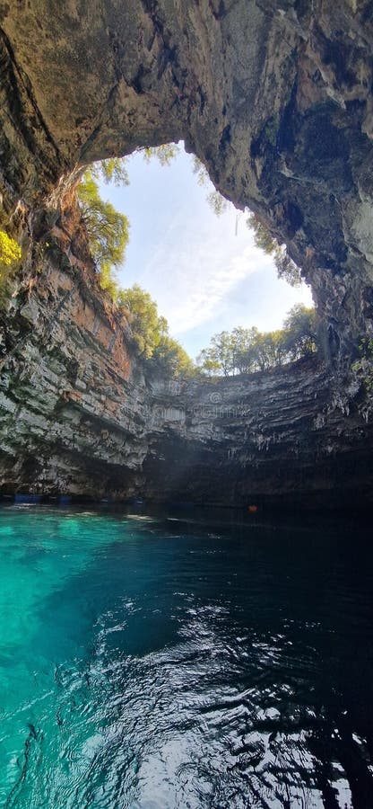 希腊凯法利尼亚岛的梅利萨尼湖洞穴 免版税图库摄影