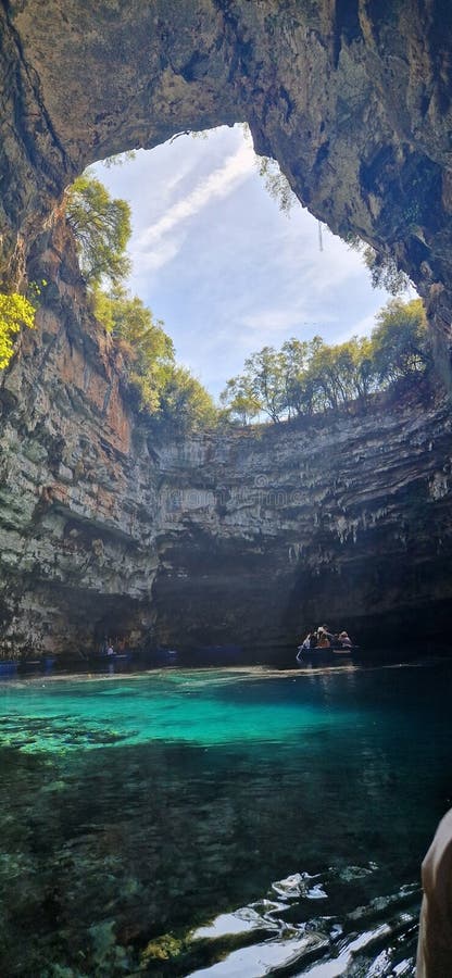 希腊凯法洛尼亚岛上的梅利萨尼湖洞穴 免版税库存图片