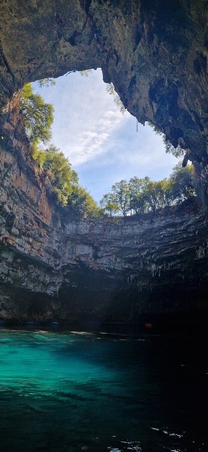 希腊凯法洛尼亚岛上的梅利萨尼湖洞穴 库存照片