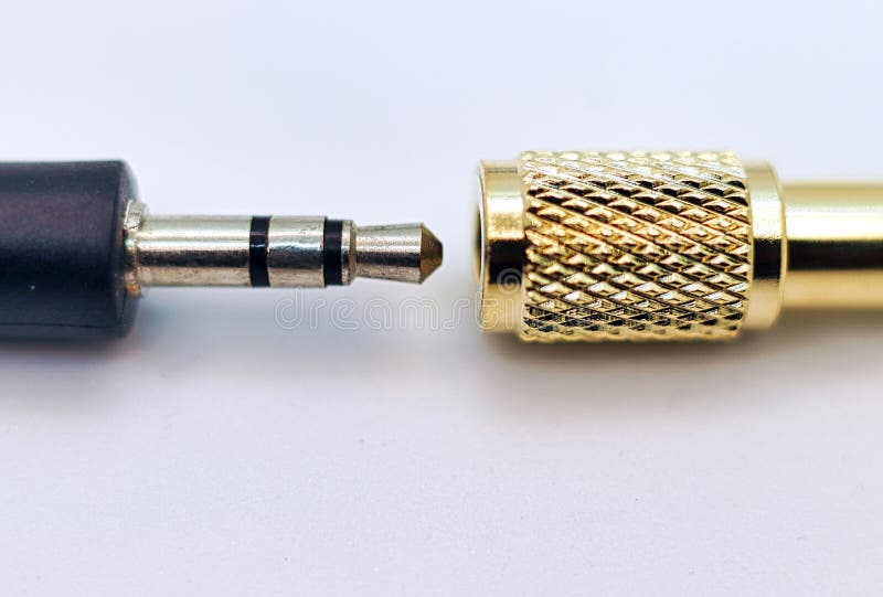 3.5mm audio jack with gold-plated adapter. 3.5mm audio jack with gold-plated adapter