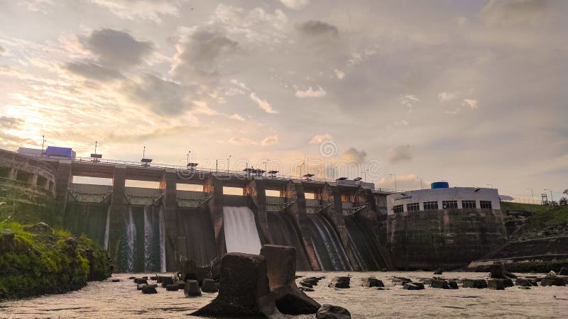 2022年7月，邦多沃索市塔彭邦多沃索的萨姆彭巴鲁大坝的美丽景色 免版税图库摄影