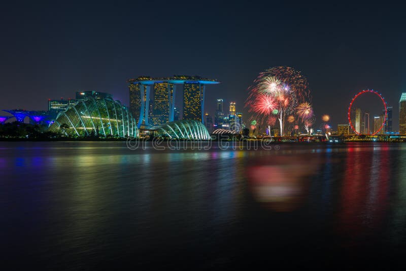 2018年新加坡国庆消防工作新加坡市滨海湾沙赌场酒店Downtown w 免版税图库摄影 2018年新加坡国庆消防工作新加坡市滨海湾沙赌场酒店Downtown w 免版税图库摄影
