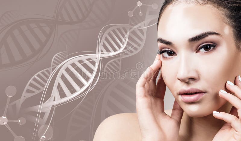 年轻肉欲的妇女以在脱氧核糖核酸链子的白癜风疾病 免版税库存图片