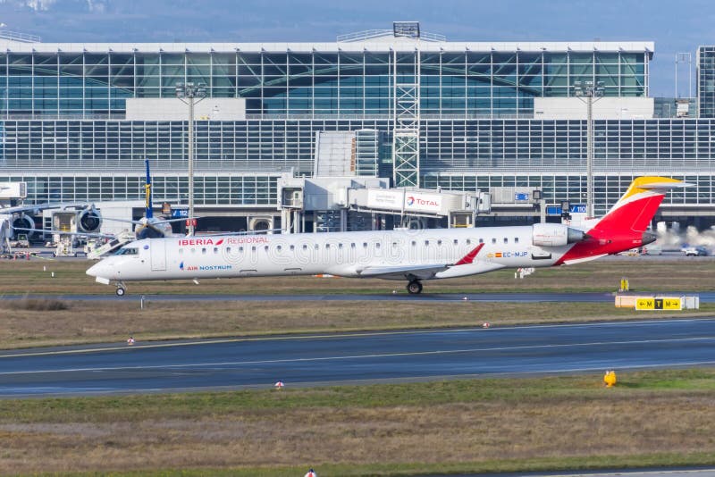 庞巴迪CRJ-1000伊比利亚地区航空Nostrum航空公司 德国、法兰克福是主要机场 2019年12月14日 图库摄影