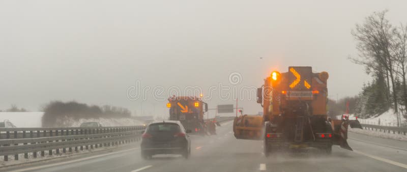 德国高速公路全景冬季道路通行 免版税库存图片