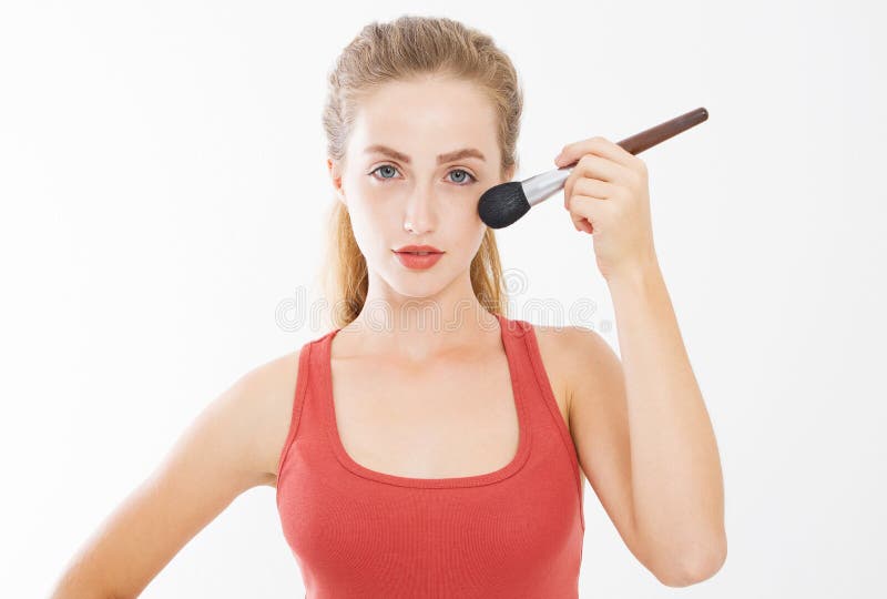 愉快的年轻女人面孔特写镜头与组成被隔绝的刷子在白色背景 秀丽女孩护肤概念 复制空间 库存照片 愉快的年轻女人面孔特写镜头与组成被隔绝的刷子在白色背景 秀丽女孩护肤概念 复制空间 库存照片