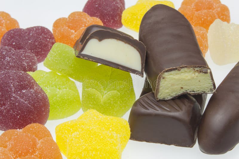 我们爱甜胶粘的糖果和巧克力 不健康的饮食 肥胖病的风险对于儿童