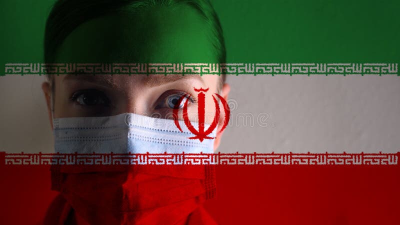 戴面具的女孩在伊朗国旗、冠状病毒、危险和威胁、一种危险病毒的爆发背景下 照片 免版税图库摄影 戴面具的女孩在伊朗国旗、冠状病毒、危险和威胁、一种危险病毒的爆发背景下 照片 免版税图库摄影