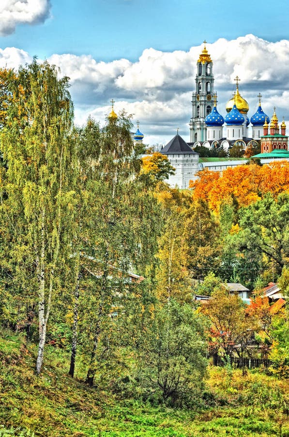 拉夫拉三位一体Sergiev修道院HDR在Sergiev Posad在莫斯科地区,俄罗斯 库存图片 拉夫拉三位一体Sergiev修道院HDR在Sergiev Posad在莫斯科地区,俄罗斯 库存图片