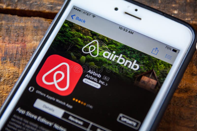 拉斯维加斯, NV - 9月22日 2016 - 在Ap的AirBnb iPhone App 免版税库存照片 拉斯维加斯, NV - 9月22日 2016 - 在Ap的AirBnb iPhone App 免版税库存照片