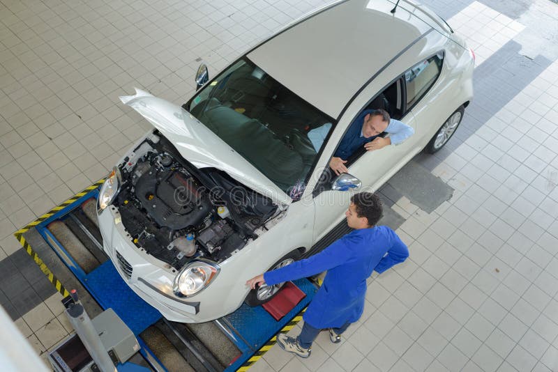 拉皮车的人 库存图片