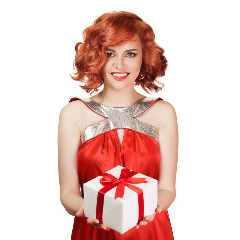 拿着礼物盒的微笑的红色头发妇女画象