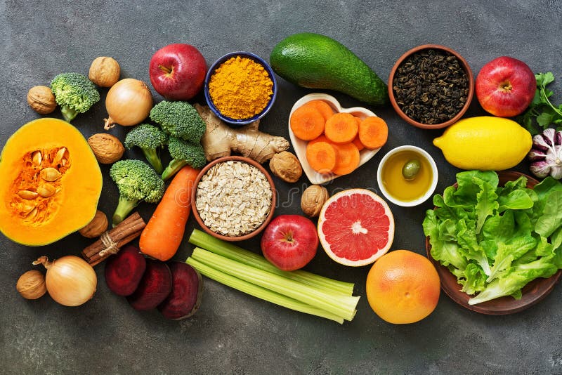 排肝减肥食品概念，水果，蔬菜，坚果，橄榄油，大蒜 清洁身体，健康饮食 顶视图，平躺